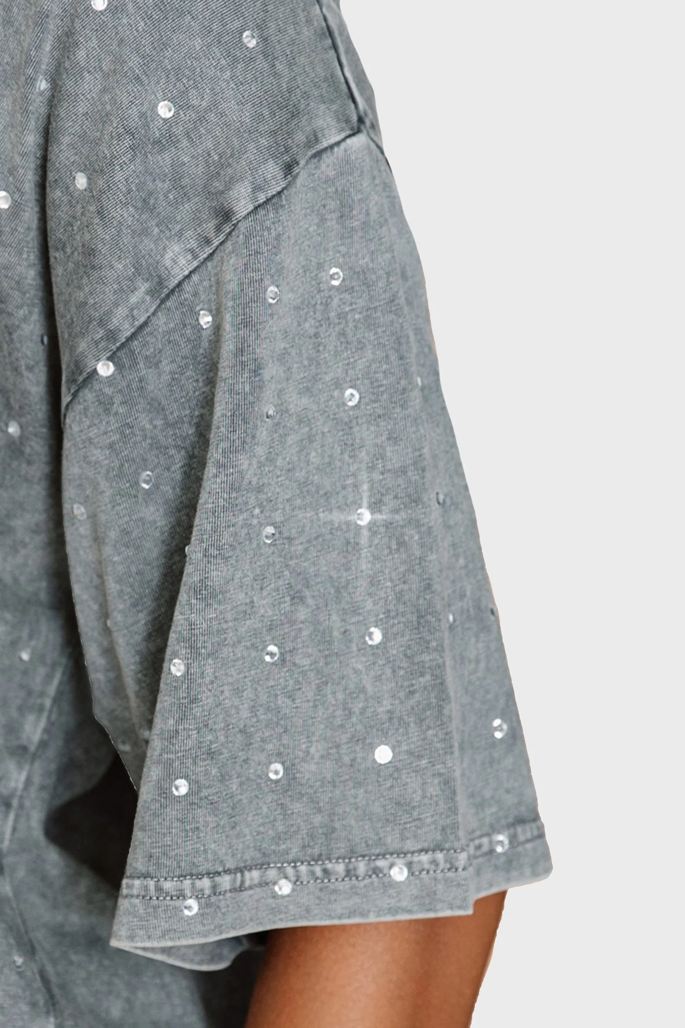 LAS VEGAS RAIDERS PRIME SHINE MINI RHINESTONE SHORT SLEEVE CLASSIC TEE BY RANDI MAHOMES - Image 3